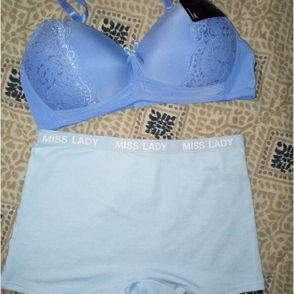 Random Bra and panty set - Picture 2 of 2